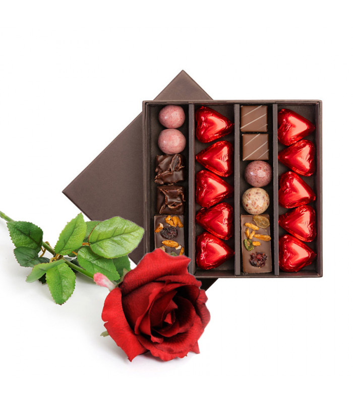 Chocolats et rose rouge