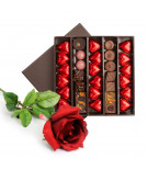 Chocolats et rose rouge