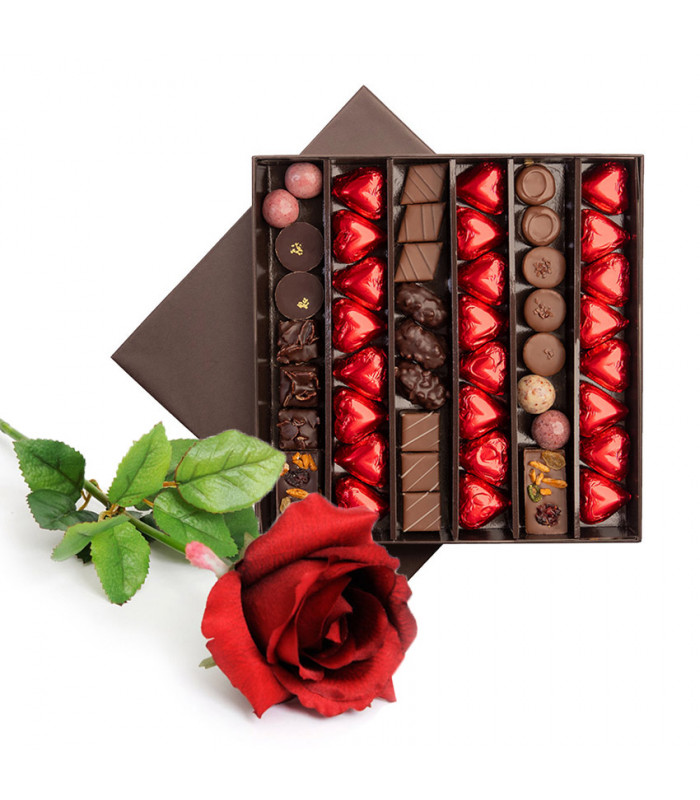 Chocolats et rose rouge